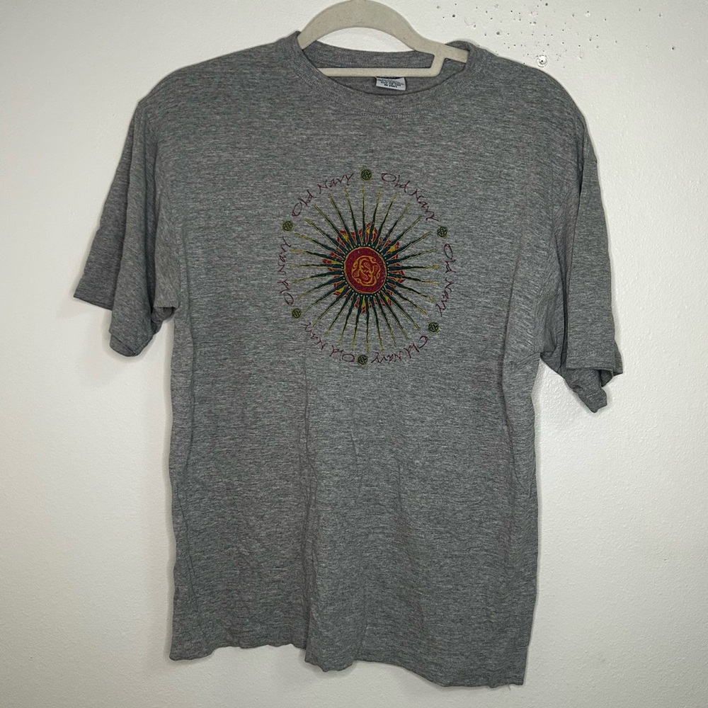 Old Navy Y2K era sun print graphic tshirt